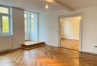 Wohnzimmer m. Blick ins Gästezimmer.JPEG