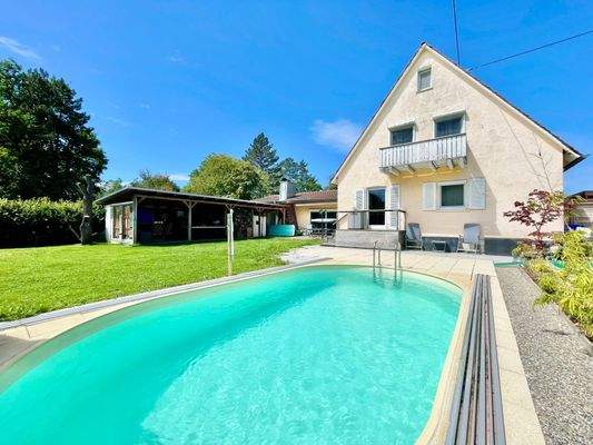 Hauseigener Pool für schöne Sommertage