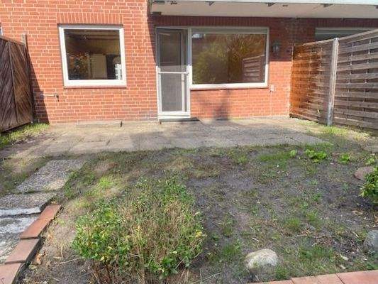 Terrasse mit kleinem Garten