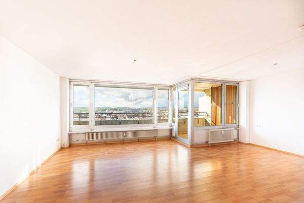 Wohn-/ Essbereich + Schlafnische