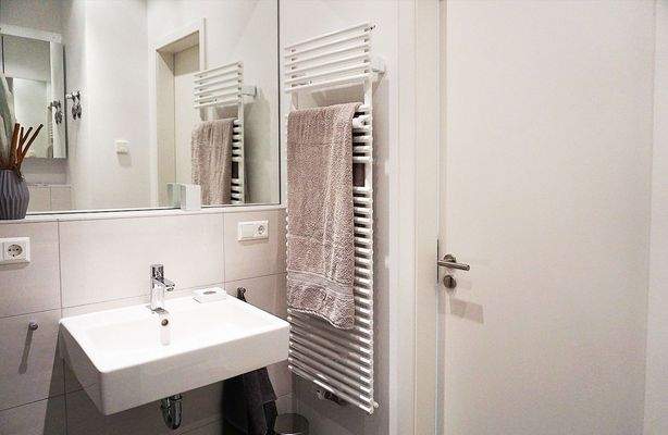 Waschbecken, Handtuchheizung