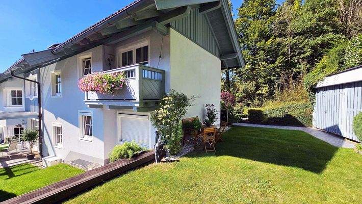 Ansicht und Garten im Südosten, Sonniges Einfamilienhaus mit Doppelgarage