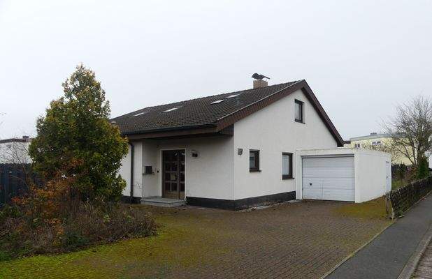 Straßenansicht Eingangsbereich