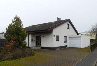 Straßenansicht Eingangsbereich