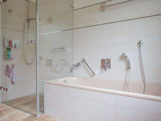 Tageslicht-Vollbad EG