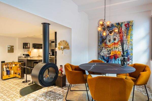 Essbereich mit Kamin