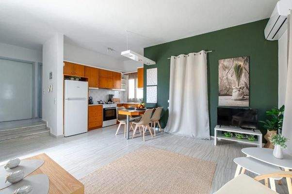 Ligaria: Villa mit drei Wohnungen und Pool zu verkaufen