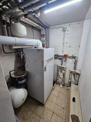 Heizungsraum 1. OG: Gas Zentralheizung