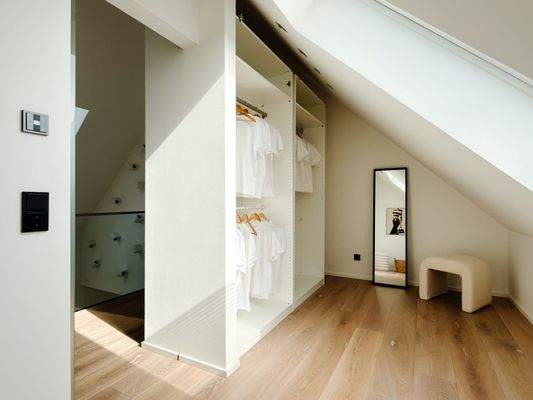 Ankleidezimmer im Dachgeschoss