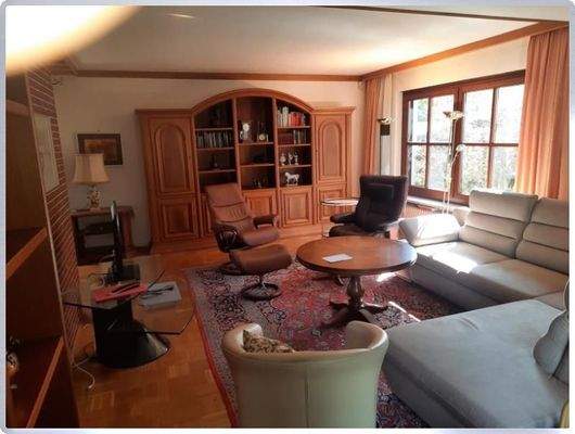 Wohnzimmer mit Parkett