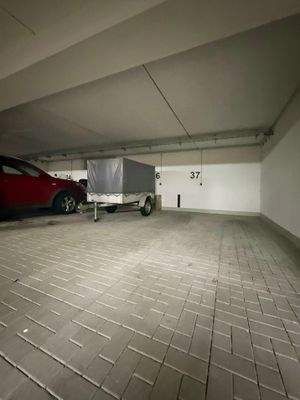 2 Tiefgaragenstellplätze 