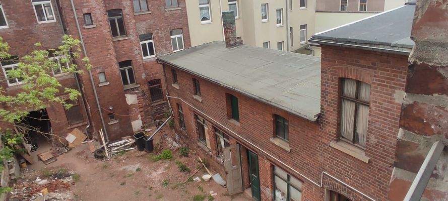 Innenhof mit Nebengelass