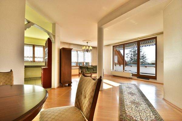 Offener Wohn- und Essbereich