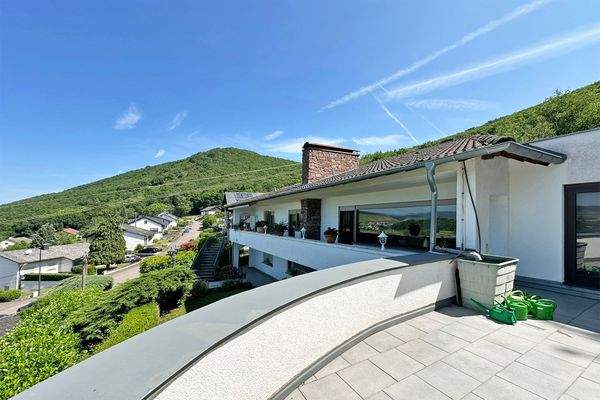 Terrasse und Balkon im OG