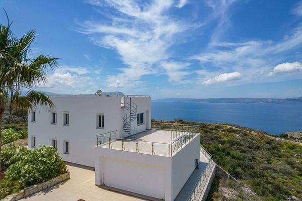 Kreta, Kokkino Chorio: Exotische Villa mit Panoramablick auf das Meer zu verkaufen