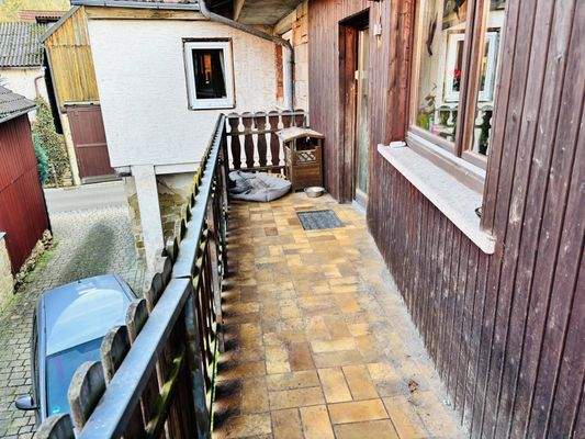 Balkon mit Zugang ins Wohnzimmer