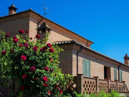 Villa mit atemberaubenden Meerblick und 8ha Land in Roseto - Abruzzen