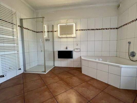 Badezimmer mit Dusche