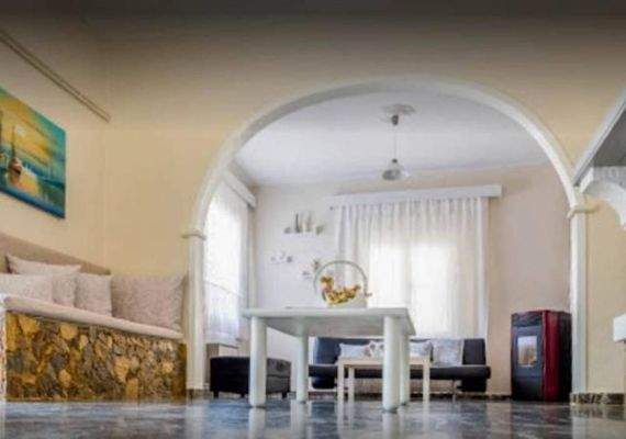 Kreta, Misiria: Großes Haus mit 3 einzelnen Apartments zu verkaufen