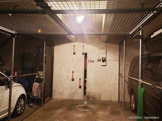 mit Licht und Steckdose