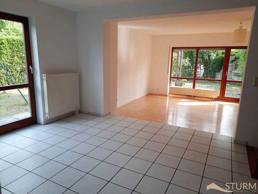 3. Blick vom Esszimmer auf Wohnzimmer und Garten, 