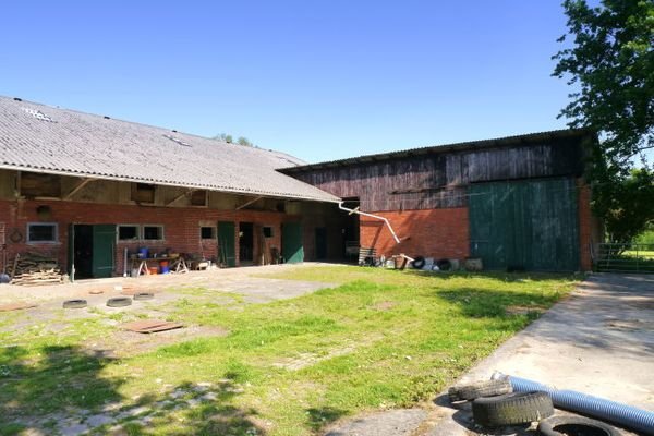 Stall und Maschinenhalle.jpg