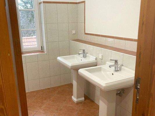 Doppel Waschbecken im OG
