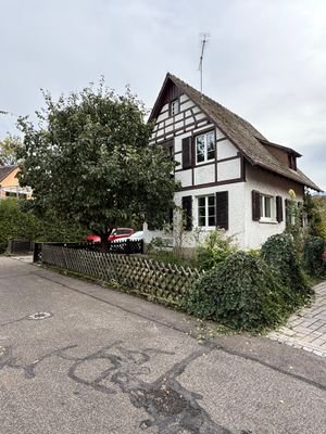 Altbau von der Straße.JPG