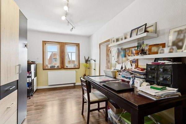 Arbeits-/Schlafzimmer 4