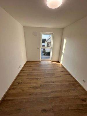 Groß (20260319_065848950_iOS).jpeg