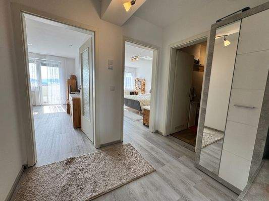 Flur Zugang Wohnen, Schlafen und Bad