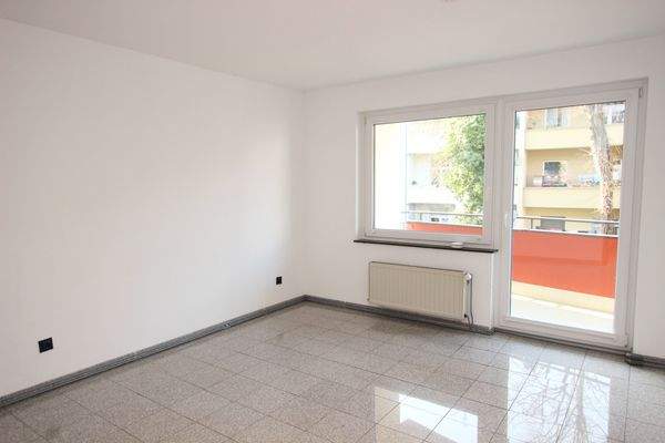 Wohnzimmer mit Balkon