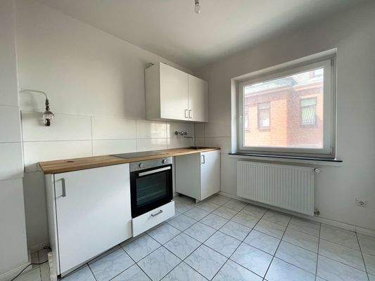 Einbauküche inkl. E-Geräten und Waschmaschinenanschluss