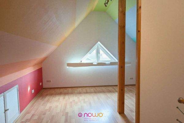 Spitzboden ausgebaut (KI)