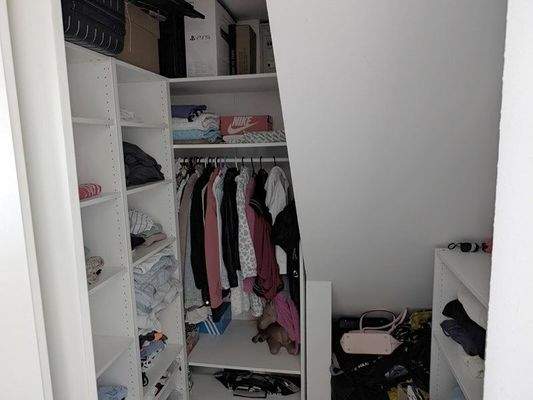 Begehbarer Kleiderschrank