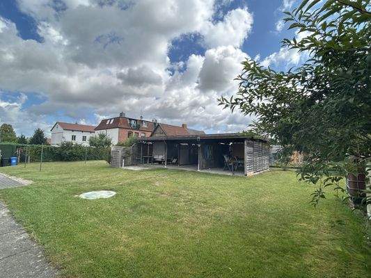 Hintere Grundstücksfläche