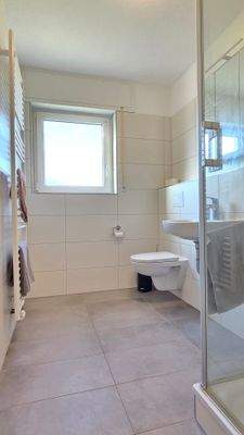 Tageslicht Duschbad mit WC