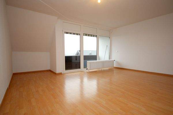 Wohnzimmer mit Balkon_02.JPG