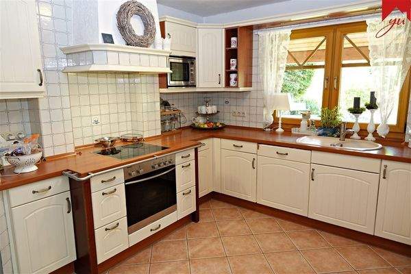 Küche mit Einbauküche