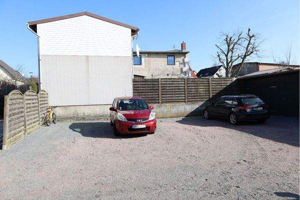 PKW-Stellplätze im Innenhof