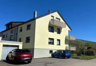 Haus Garage und Stellplätze