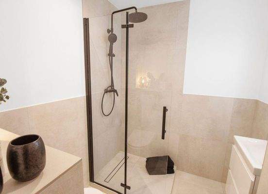 Neues Badezimmer mit Regendu.