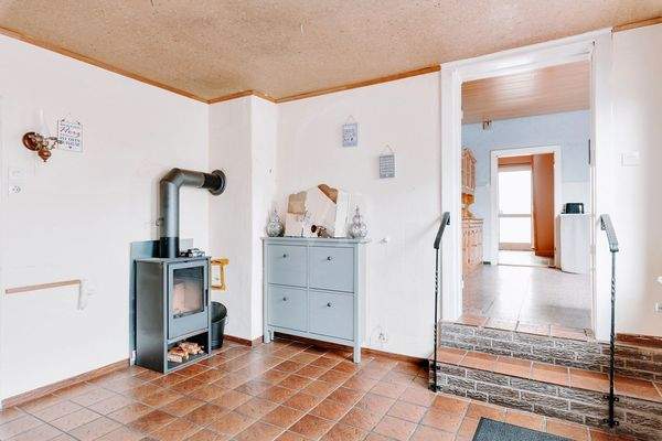 Flur im Nebengebäude mit Kaminanschluss