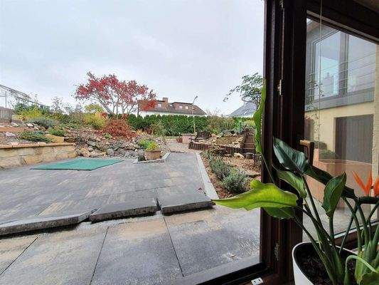 schöner Ausblick in den Garten