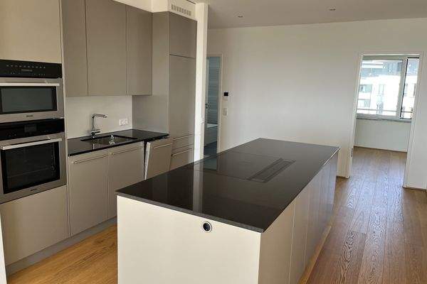 Hochwertige Küche mit Kochinsel