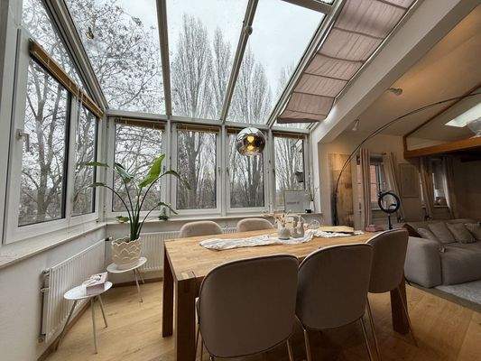 010_Essbereich mit Loggia zur Emspromenade