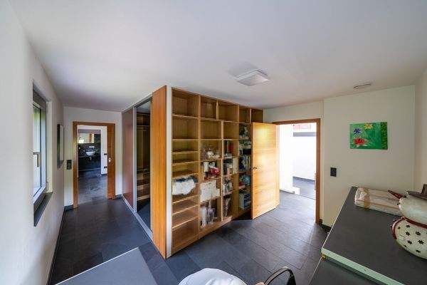 Arbeitszimmer mit Blick Richtung Schlafzimmer