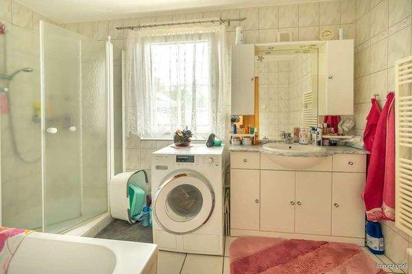 EG Wannenbad mit Dusche WB, WC