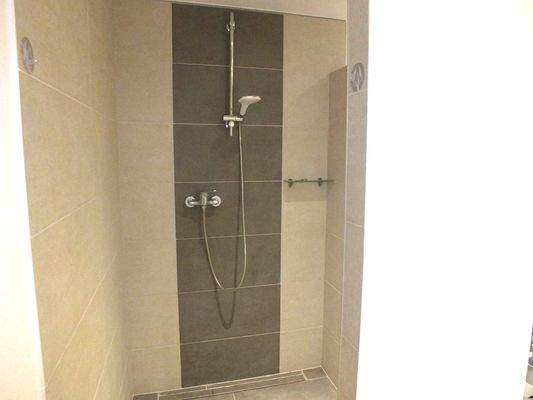 UG Großes Bad Dusche