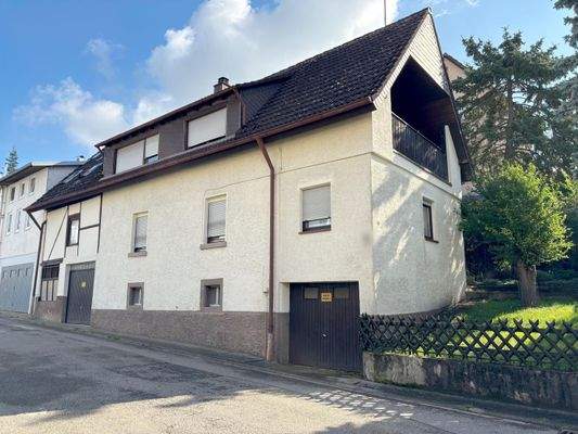 Außenansicht des Gebäudes von der Straßenseite